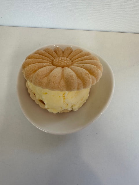 店舗限定販売! アイスモナカ 1個 120円