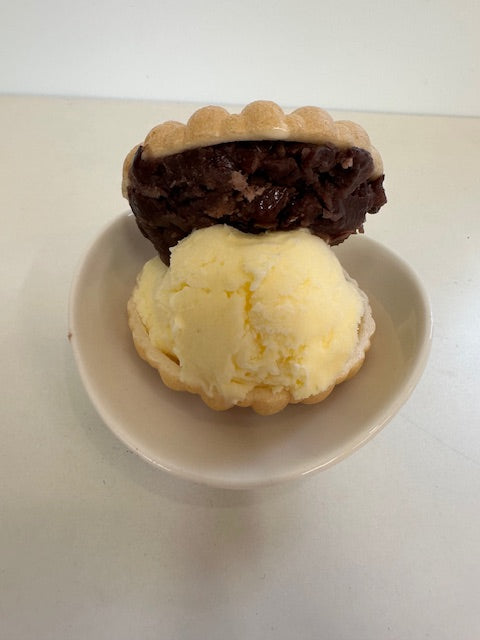 店舗限定販売！！粒あん最中　1個　150円